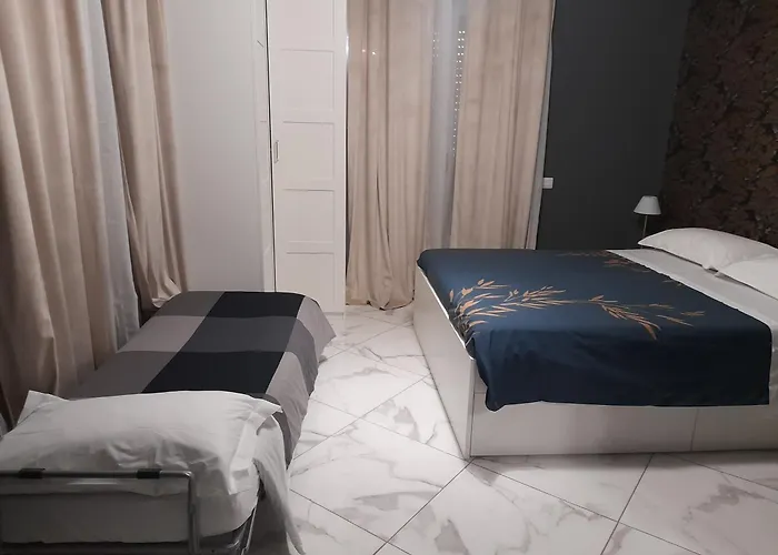 Linda's 3*